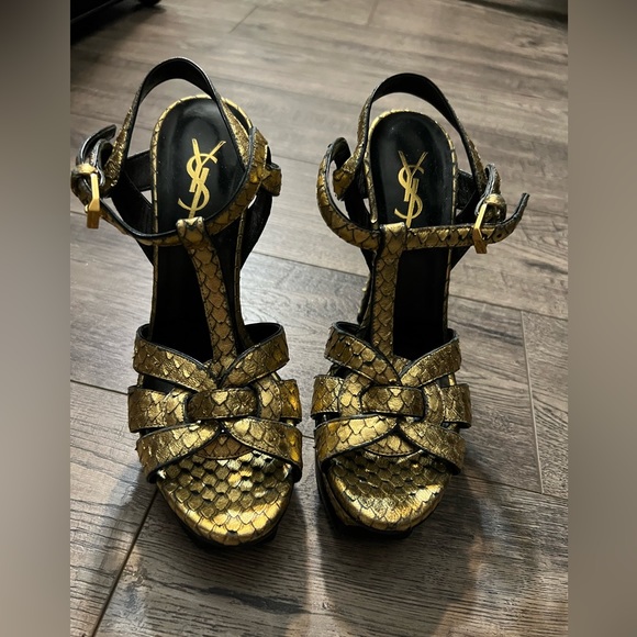 💛🖤Yves Saint Laurent Gold Crocodile Skin Heels 💛🖤
